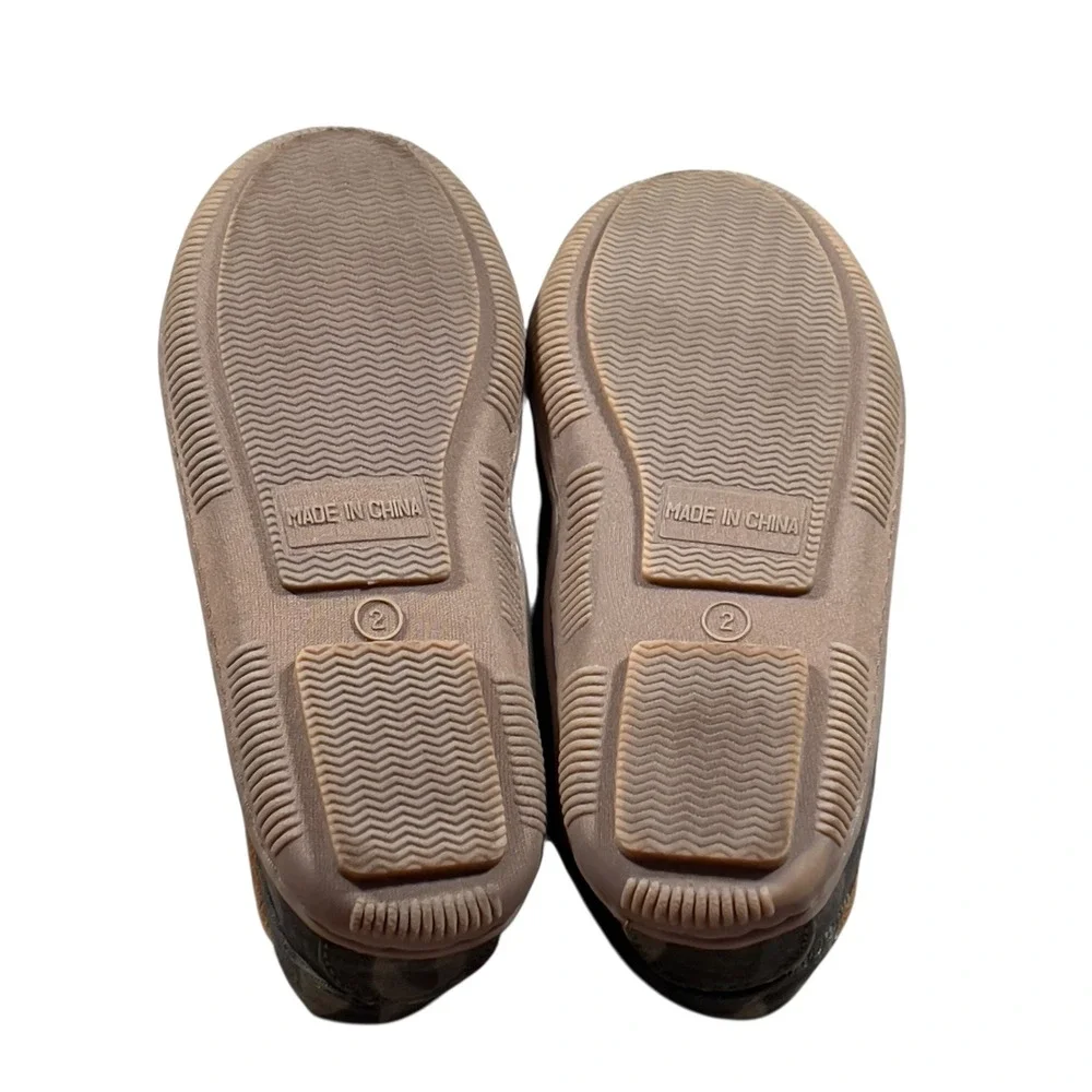 Minnetonka Kids Benson‎ Trapper Green Camo Pile Lined Moccasin Slippers Size 2